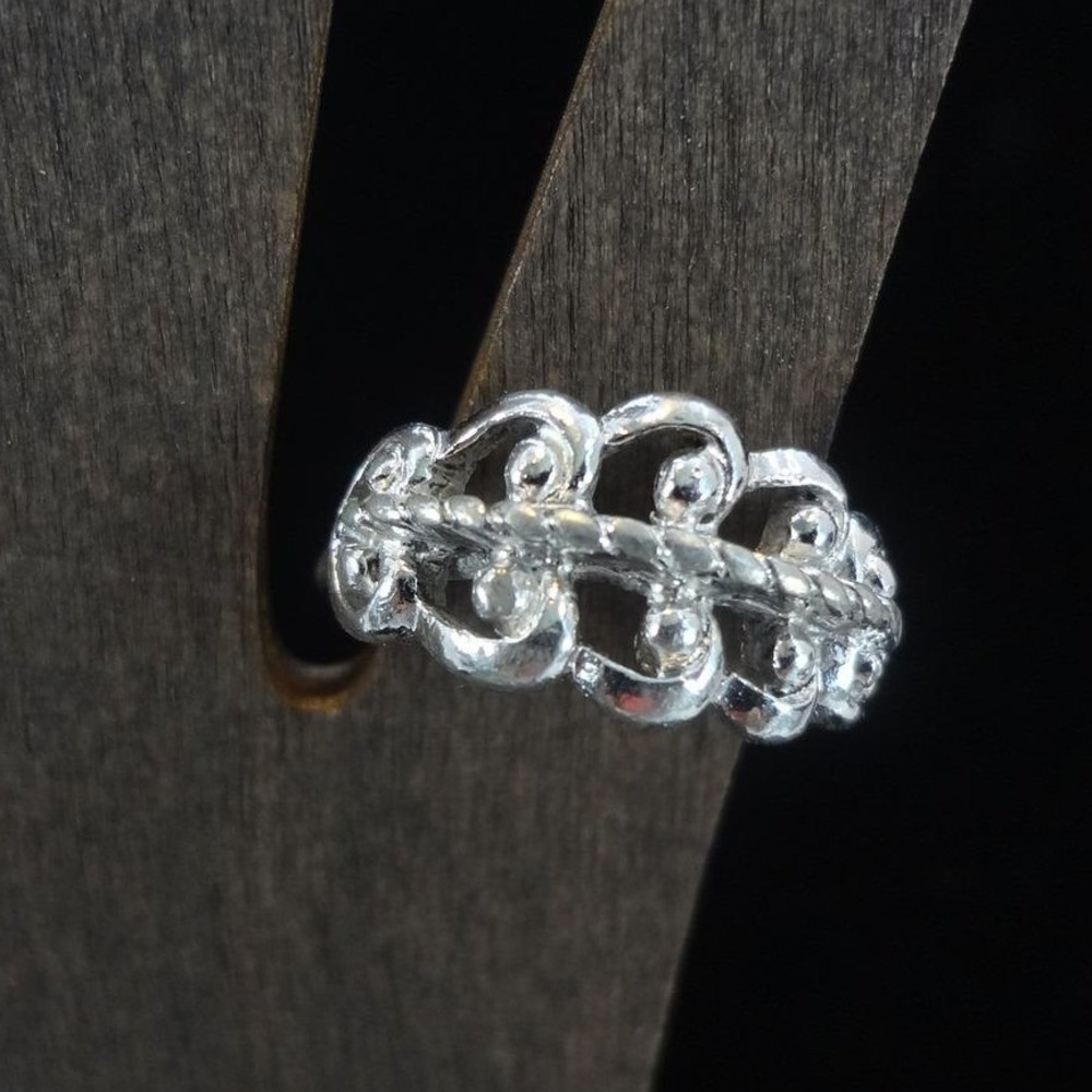 Vintage Avon Filigree Scroll Ring Womens Size 7 Silver Tone Excellent Openwork
